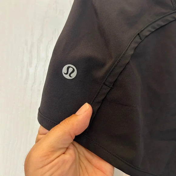 ! Lululemon Run Times Short *4-way Stretch 4"
Black sz 8 - Picture 4 of 7